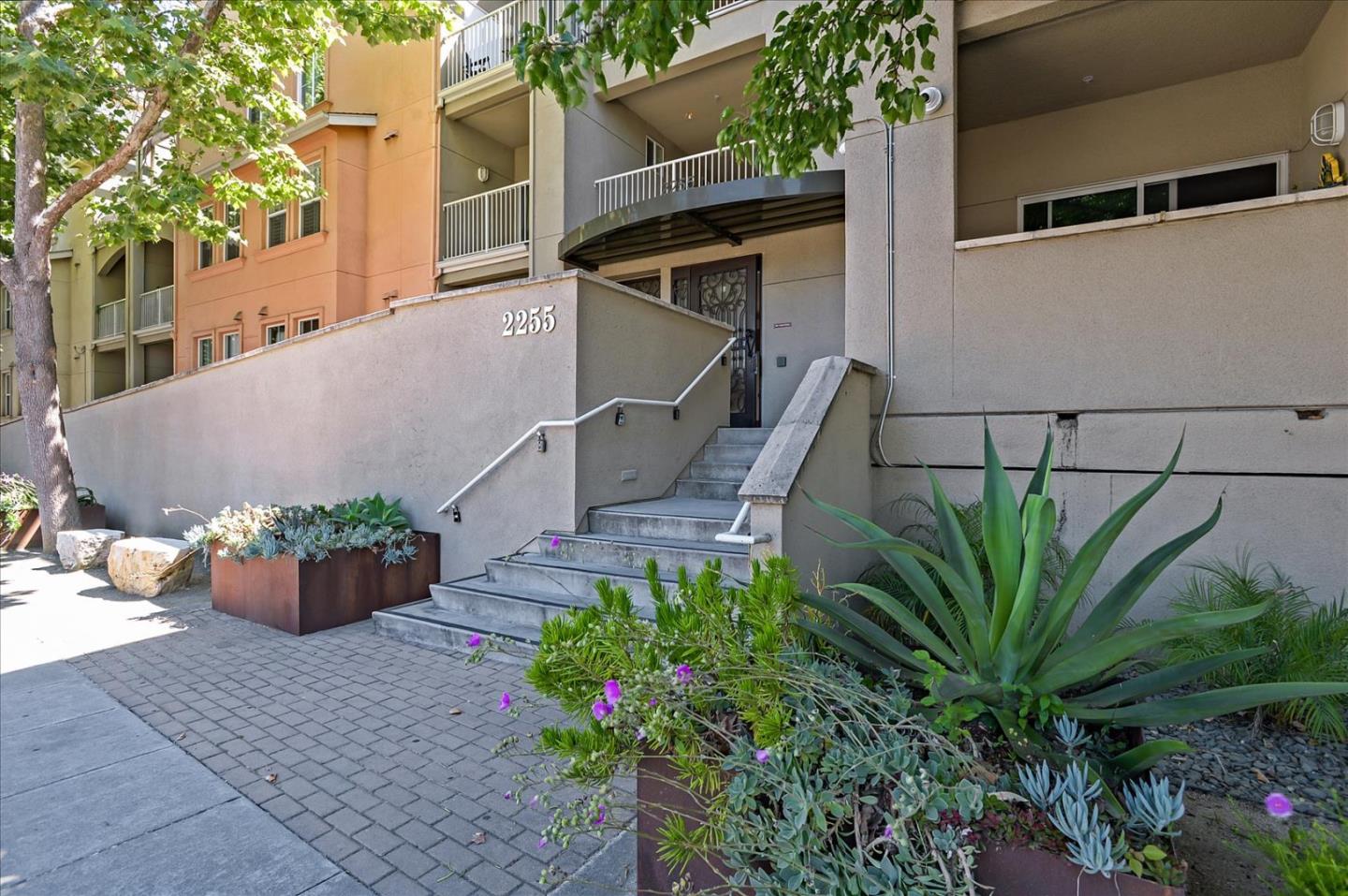 Detail Gallery Image 1 of 1 For 2255 Showers Dr #162,  Mountain View,  CA 94040 - 2 Beds | 2 Baths