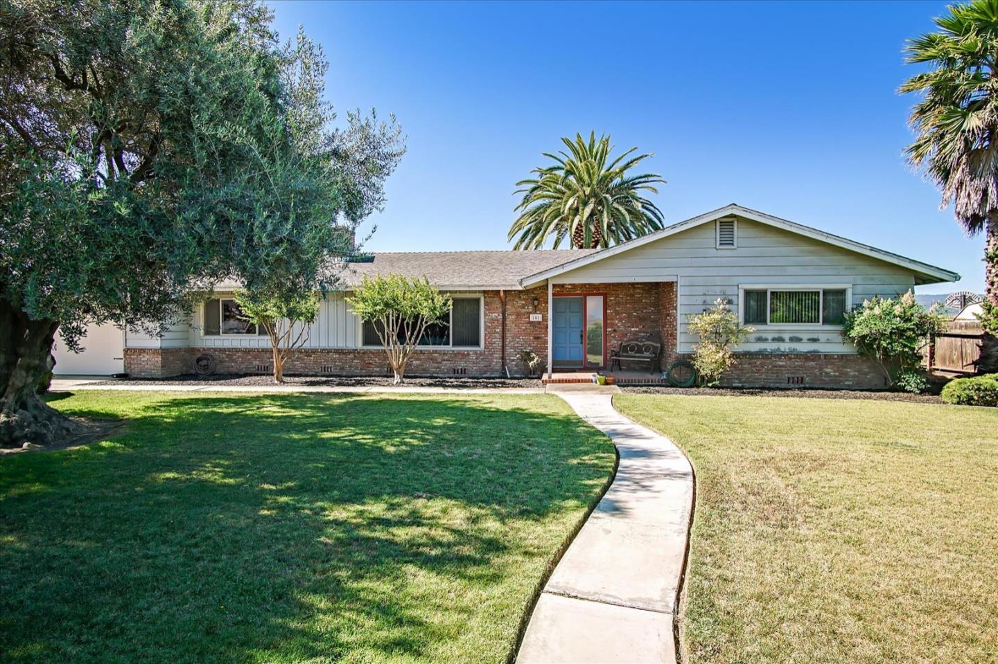 281 Mccloskey Rd, Hollister, CA 95023 3 Beds 2/1 Baths (Sold