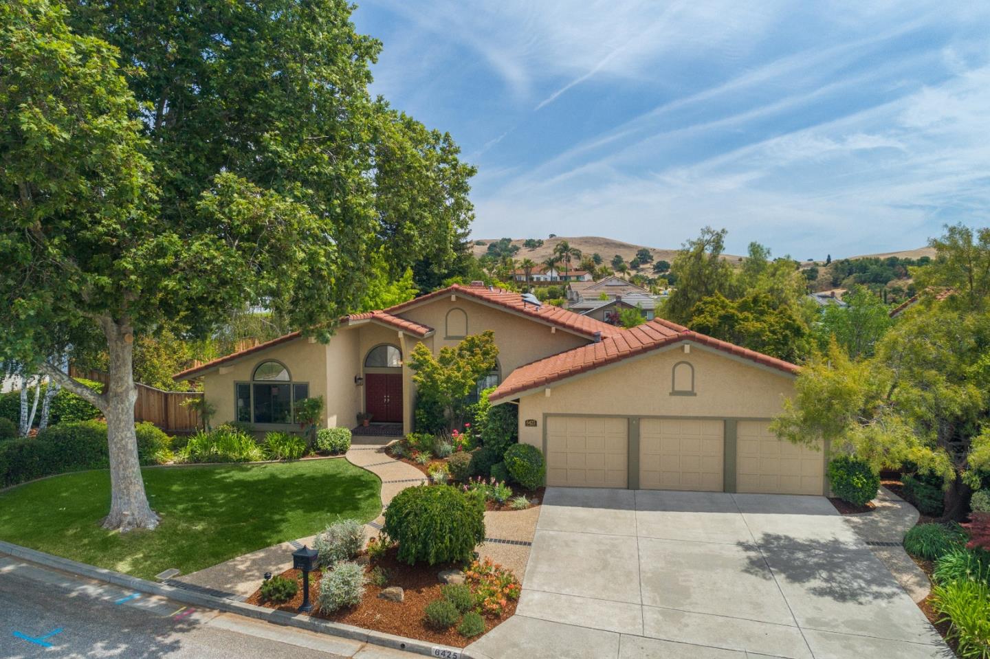 Detail Gallery Image 1 of 1 For 6425 Grand Meadow Ln, San Jose,  CA 95135 - 4 Beds | 3 Baths