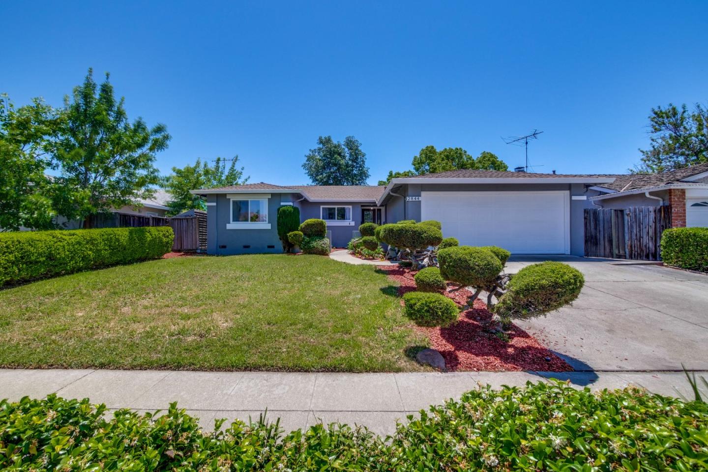 Detail Gallery Image 1 of 1 For 2844 Encinitas Ct, San Jose,  CA 95132 - 4 Beds | 2 Baths