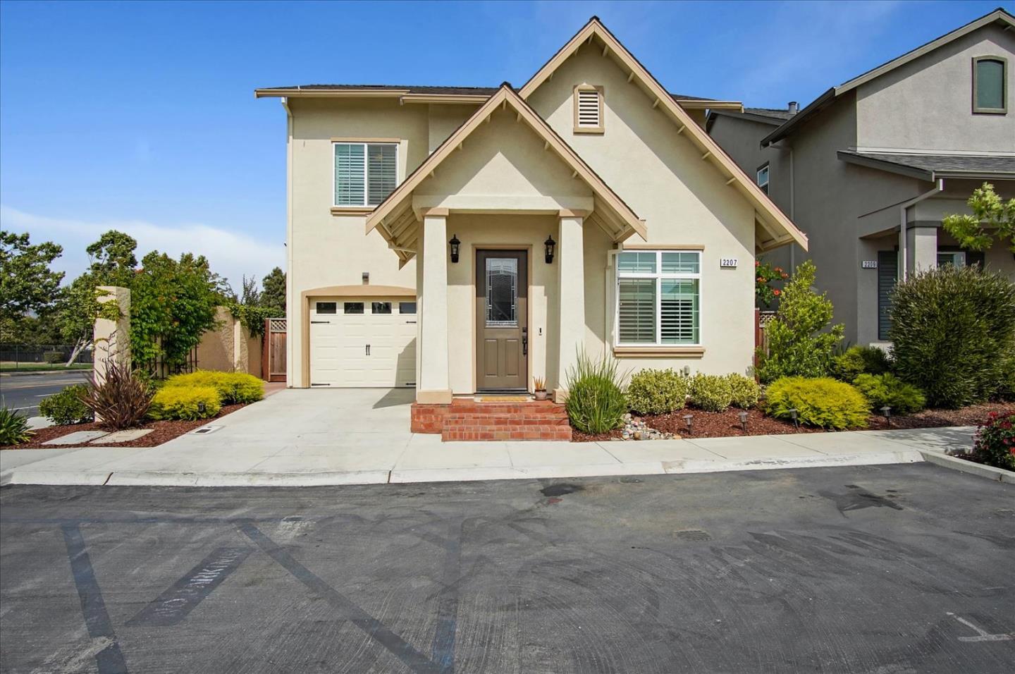 Detail Gallery Image 1 of 1 For 2207 Sahara Cir, Hollister,  CA 95023 - 3 Beds | 2/1 Baths