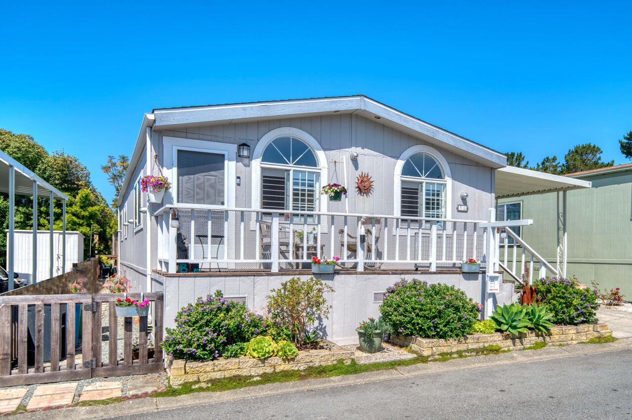 Detail Gallery Image 1 of 1 For 5 Lighthouse #5,  Half Moon Bay,  CA 94019 - 2 Beds | 2 Baths