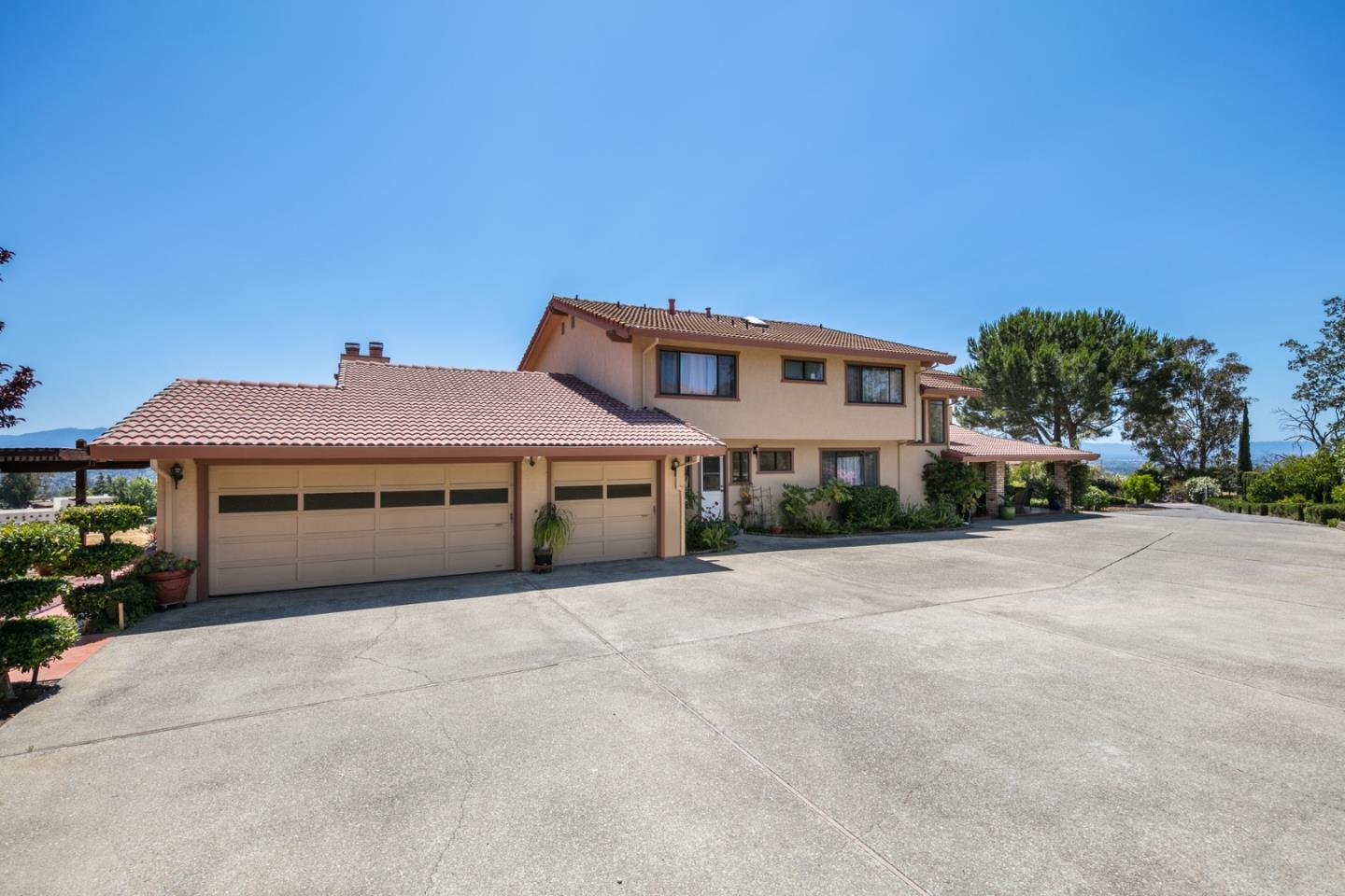 11451 Clayton Rd, San Jose, CA 95127 5 Beds 5/1 Baths (Active