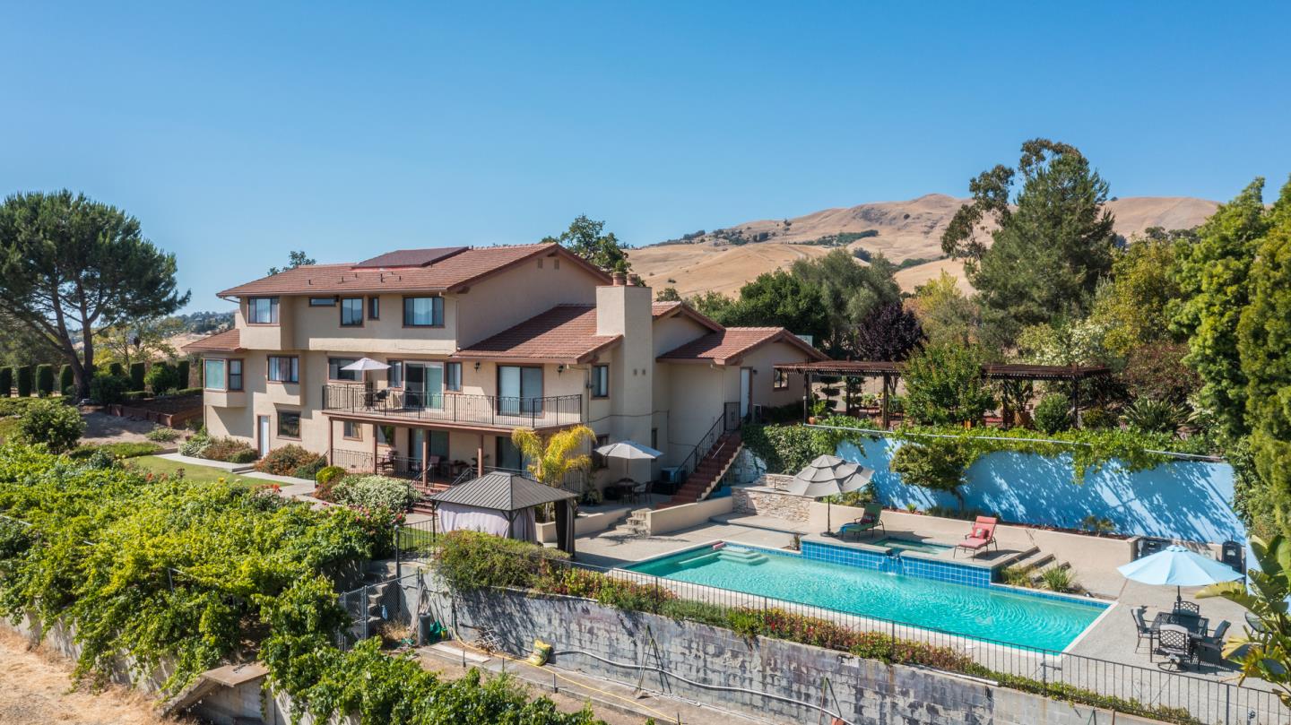 11451 Clayton Rd, San Jose, CA 95127 5 Beds 5/1 Baths (Active