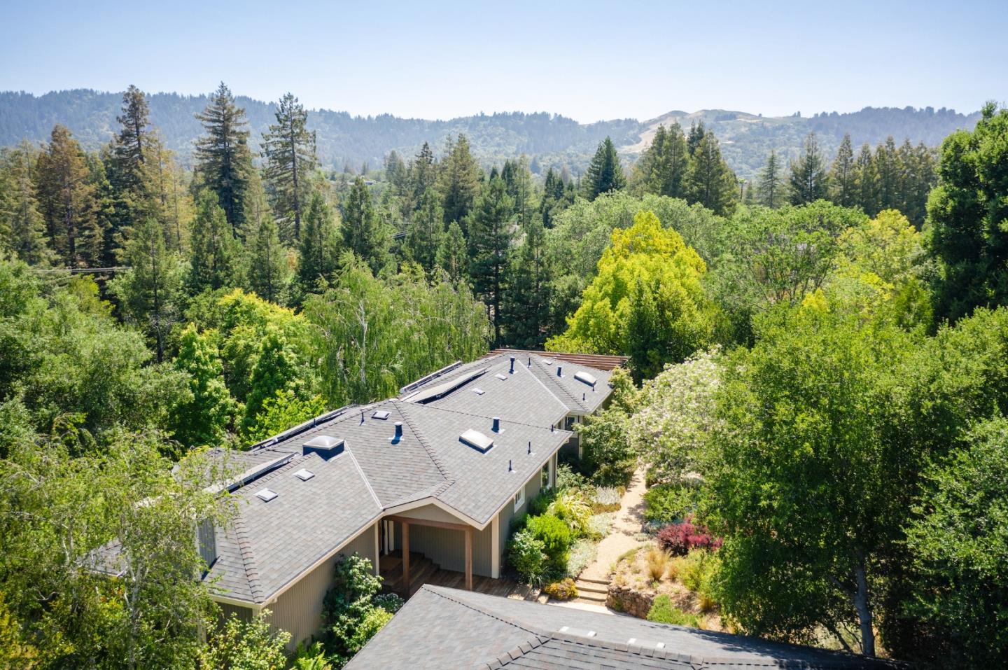 Detail Gallery Image 1 of 1 For 10 Applewood Ln, Portola Valley,  CA 94028 - 4 Beds | 3/1 Baths