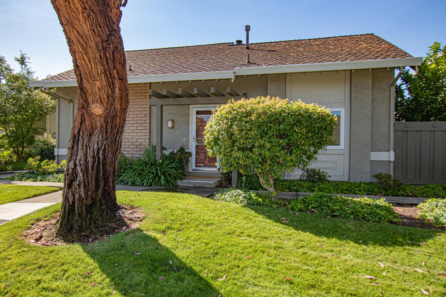 Detail Gallery Image 1 of 1 For 5628 Strawflower Ln, San Jose,  CA 95118 - 3 Beds | 1/1 Baths