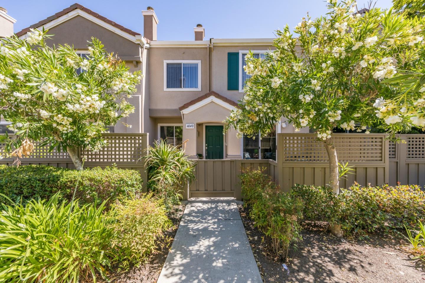 Detail Gallery Image 1 of 1 For 4040 Rio Ct, San Jose,  CA 95134 - 2 Beds | 2/1 Baths