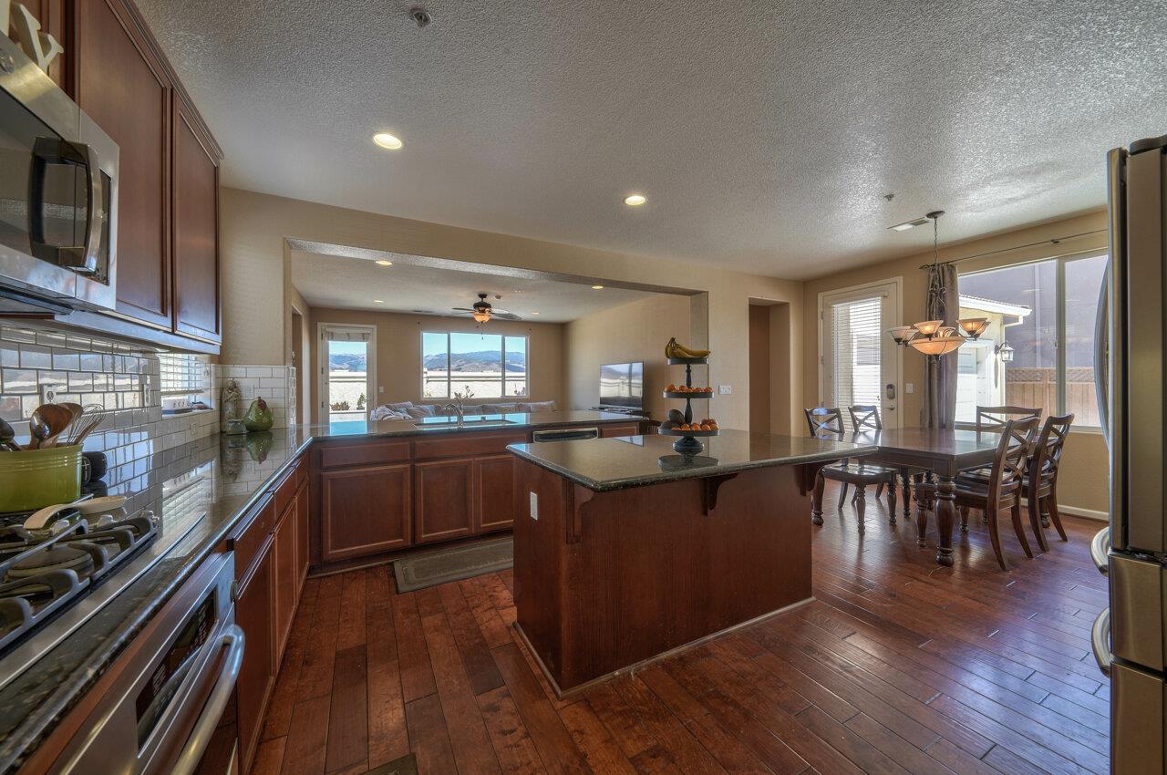 1321 Rossano Ct, Salinas, CA 93905 4 Beds 2/1 Baths (Contingent