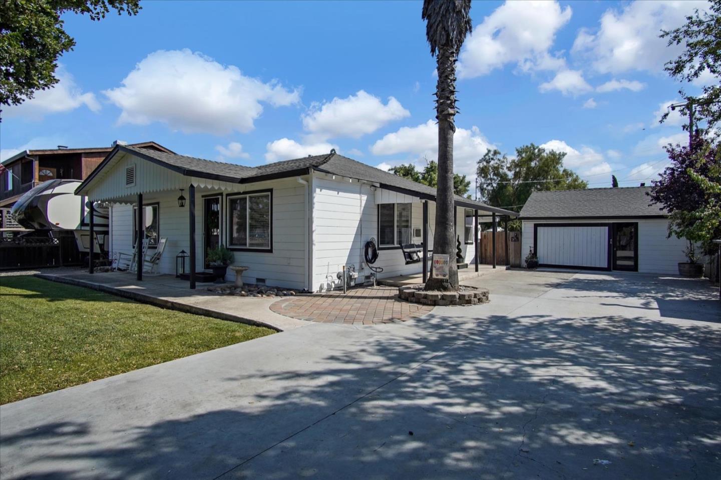 3130 Airline Hwy, Hollister, CA 95023 3 Beds 2 Baths (Contingent