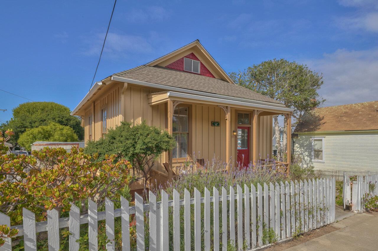 750 Laurel Ave, Pacific Grove, CA 93950 3 Beds 2 Baths (Sold) ML81850725 MLSL