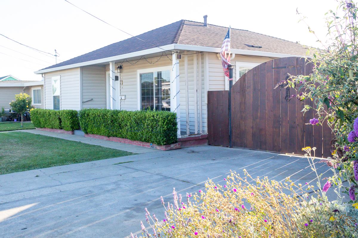 16 Emme St, Freedom, CA 95019 3 Beds 1 Baths (Sold) ML81850967 MLSL