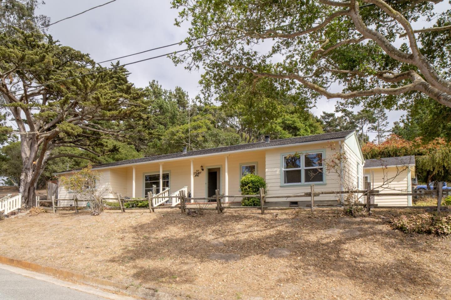 305 Stuart Ave, Pacific Grove, CA 93950 2 Beds 1 Baths (Sold