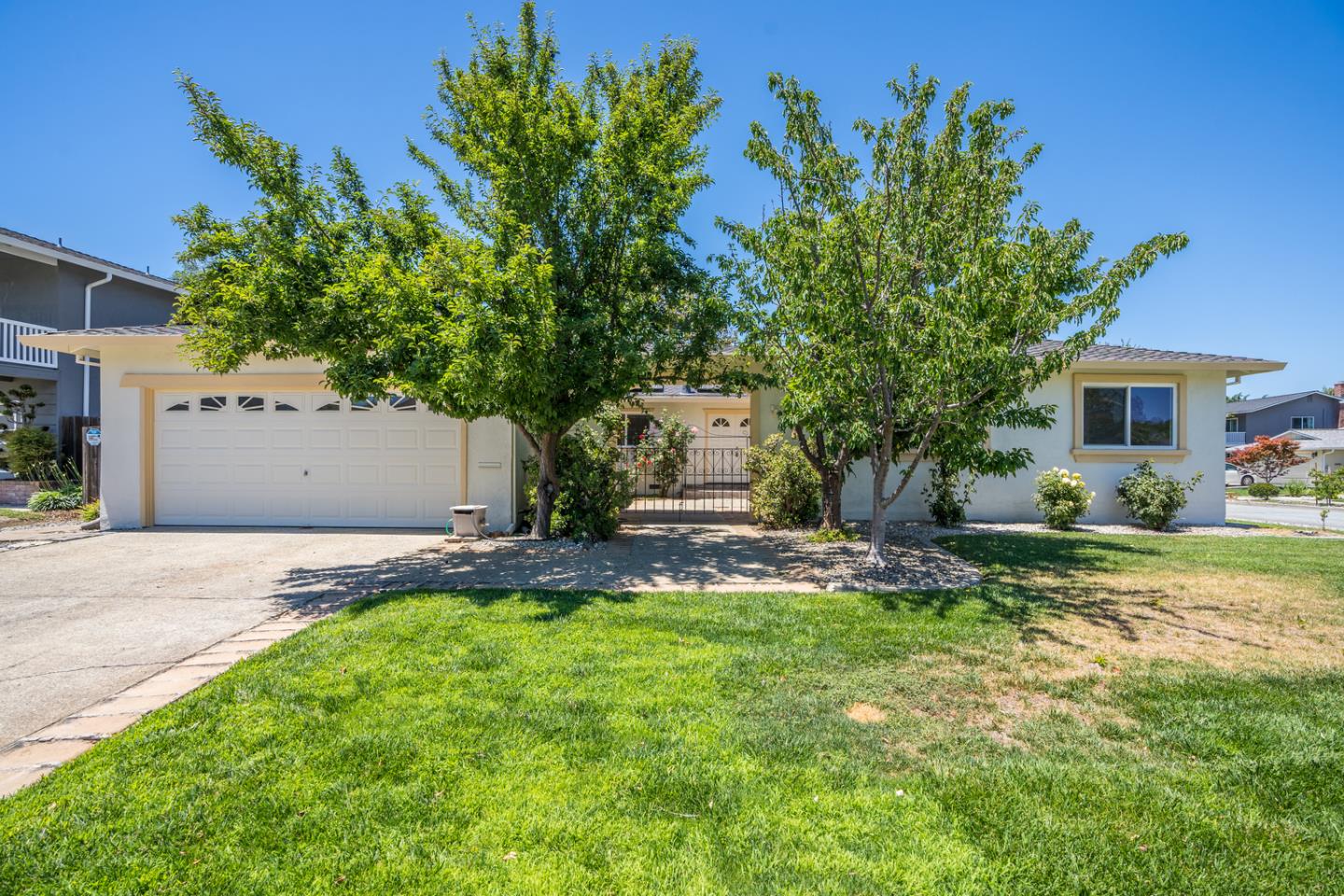 Detail Gallery Image 1 of 1 For 2335 Heritage Ct, San Jose,  CA 95124 - 4 Beds | 2/1 Baths