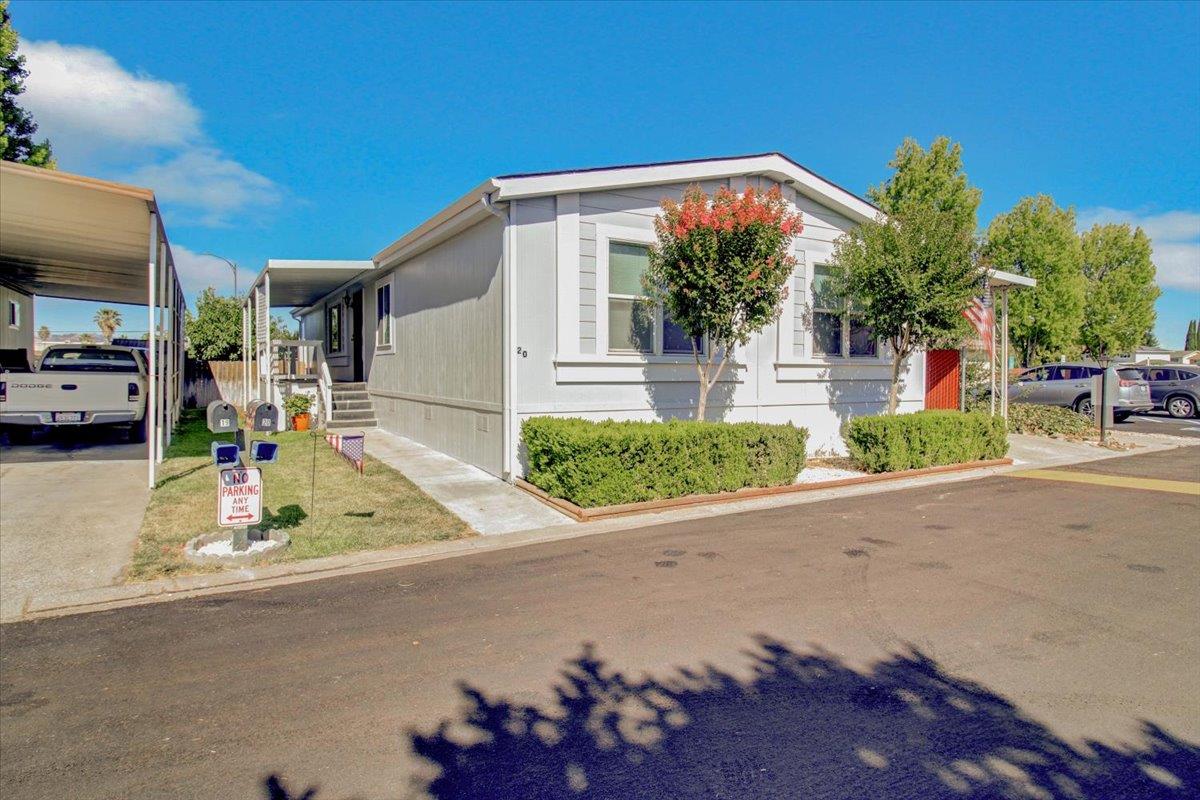 500 W 10th St 20, Gilroy, CA 95020 3 Beds 2 Baths (Sold