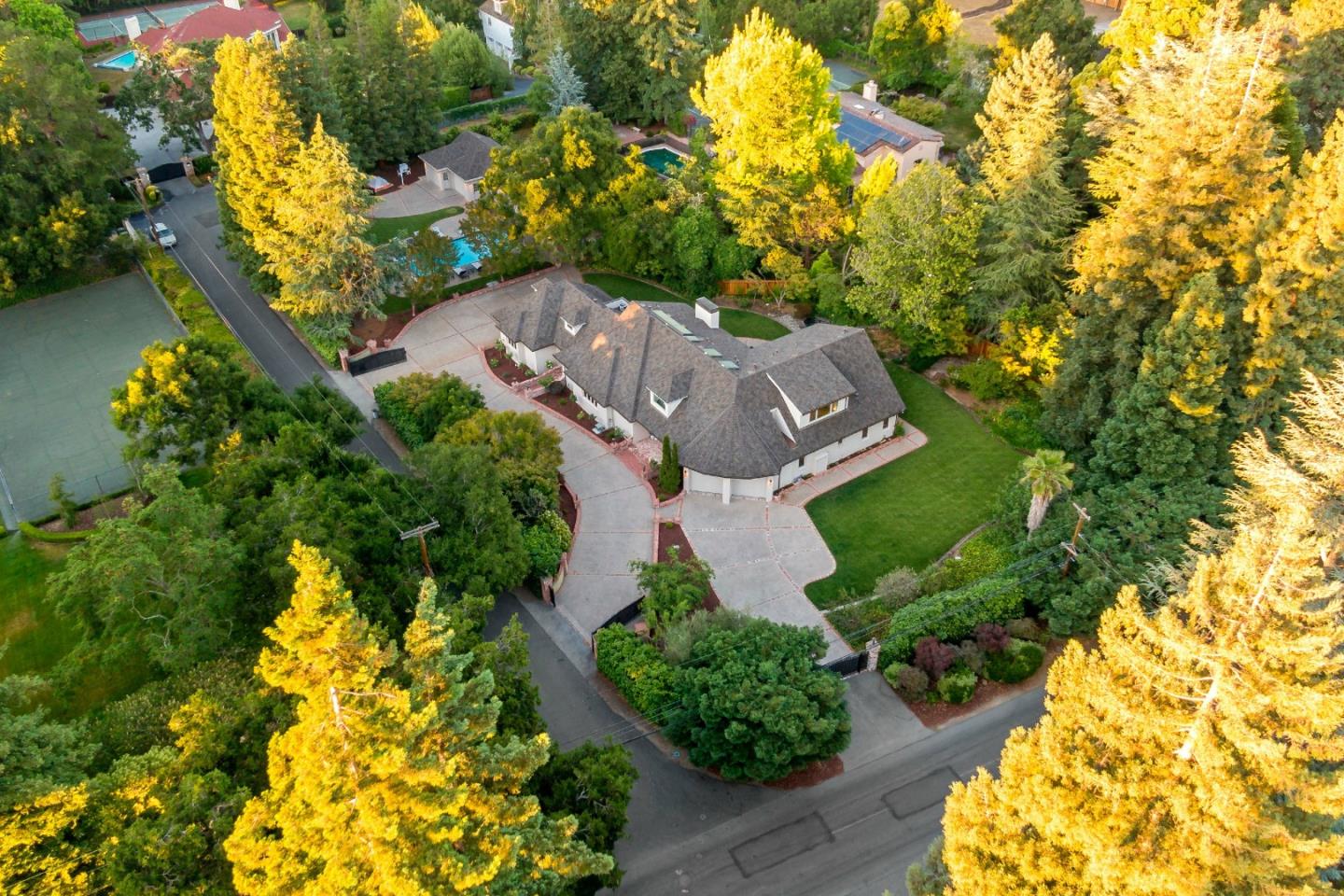 255 Selby Ln, Atherton, CA 94027 7 Beds 7/1 Baths (Sold