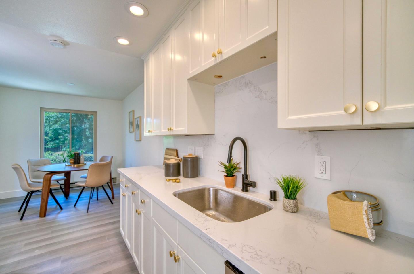 Detail Gallery Image 1 of 1 For 264 N Whisman Rd #27,  Mountain View,  CA 94043 - 2 Beds | 1 Baths