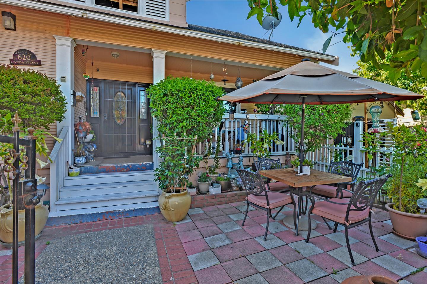 Detail Gallery Image 1 of 1 For 620 Cassia St, Redwood City,  CA 94063 - 3 Beds | 2/1 Baths