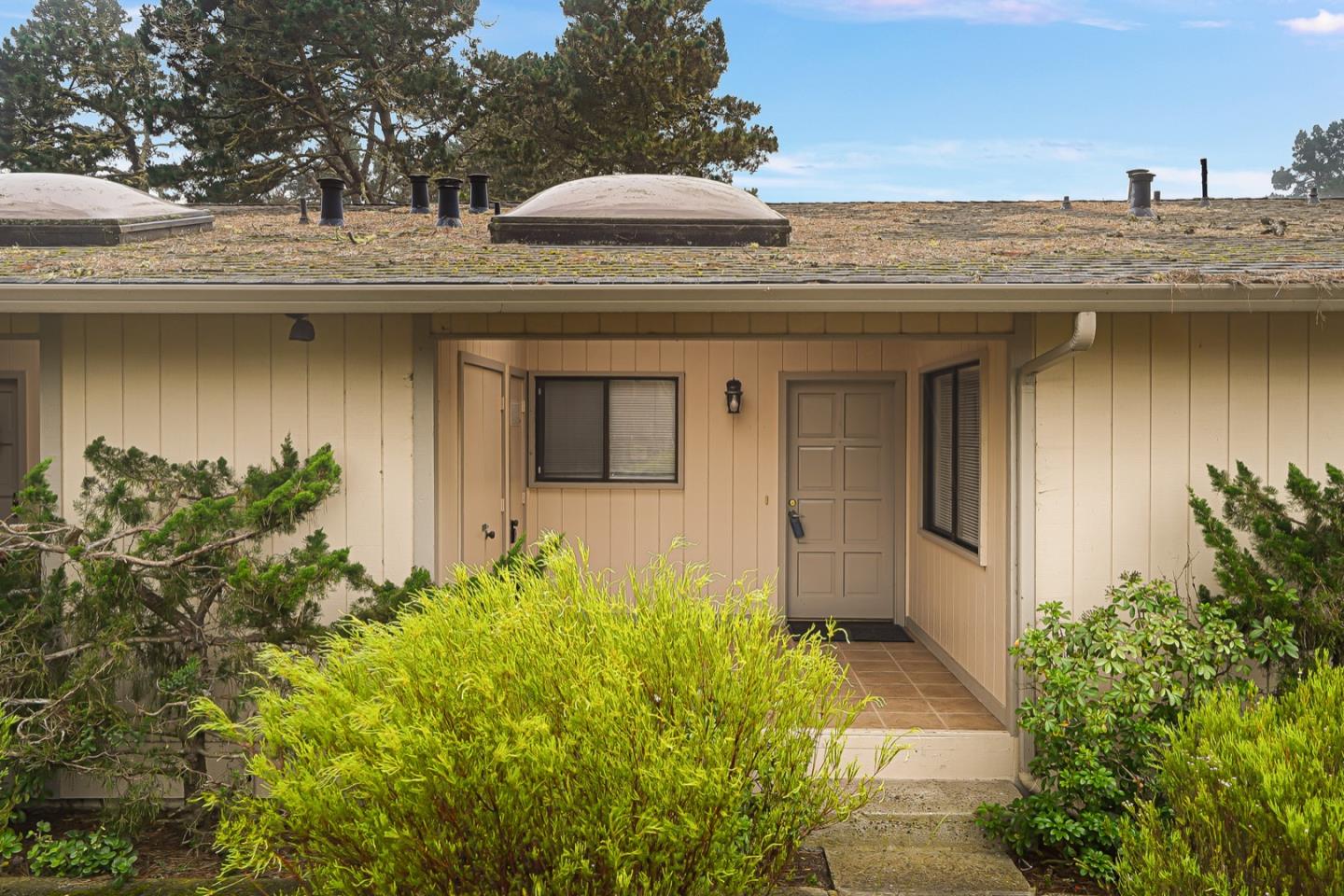 Detail Gallery Image 1 of 1 For 250 Forest Ridge Rd #27,  Monterey,  CA 93940 - 2 Beds | 2 Baths