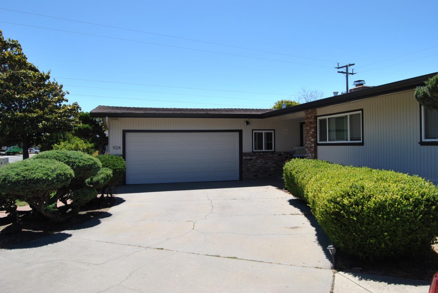 924 W Alisal St, Salinas, CA 93901 4 Beds 3/1 Baths