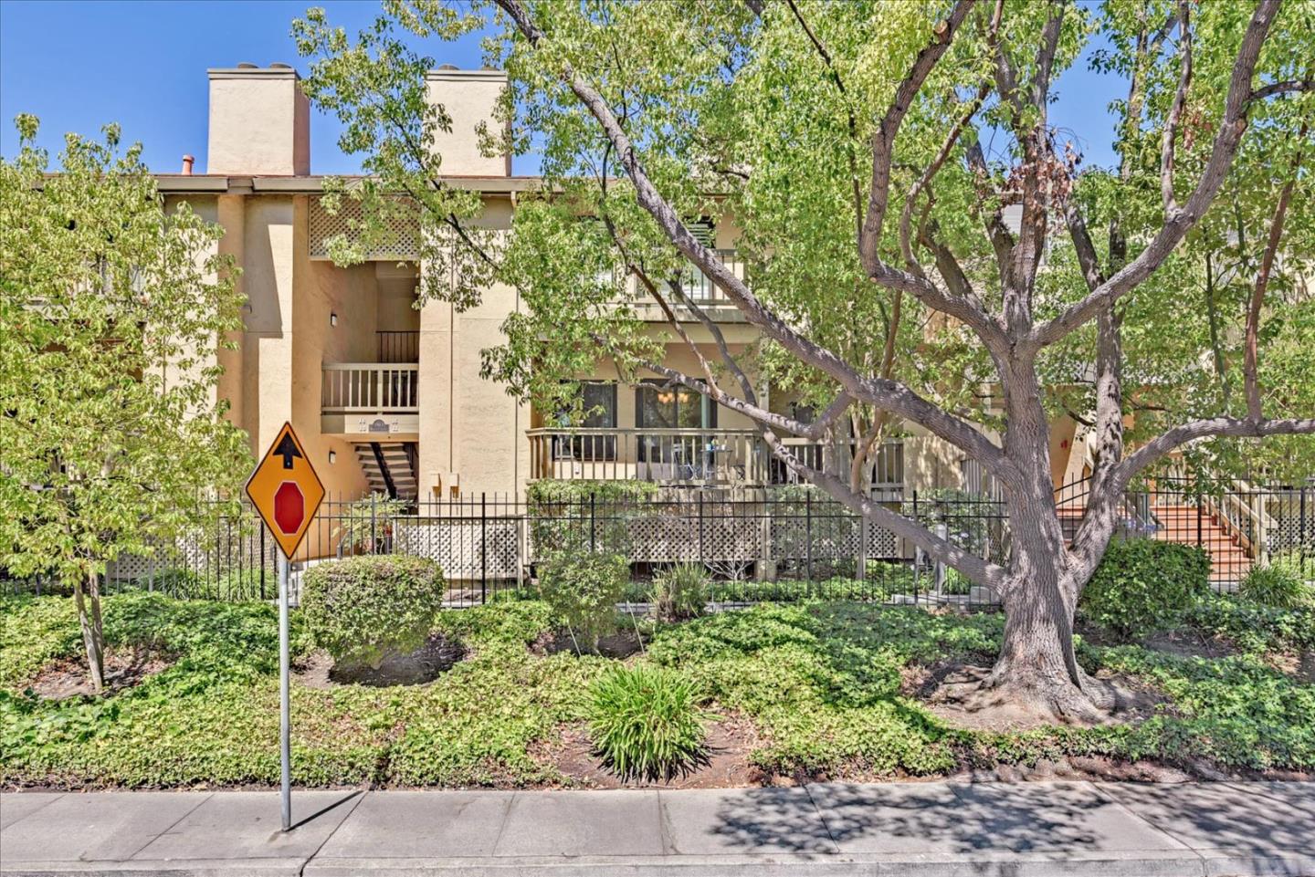 Detail Gallery Image 1 of 1 For 1903 Miraplaza Ct #11,  Santa Clara,  CA 95051 - 2 Beds | 1 Baths