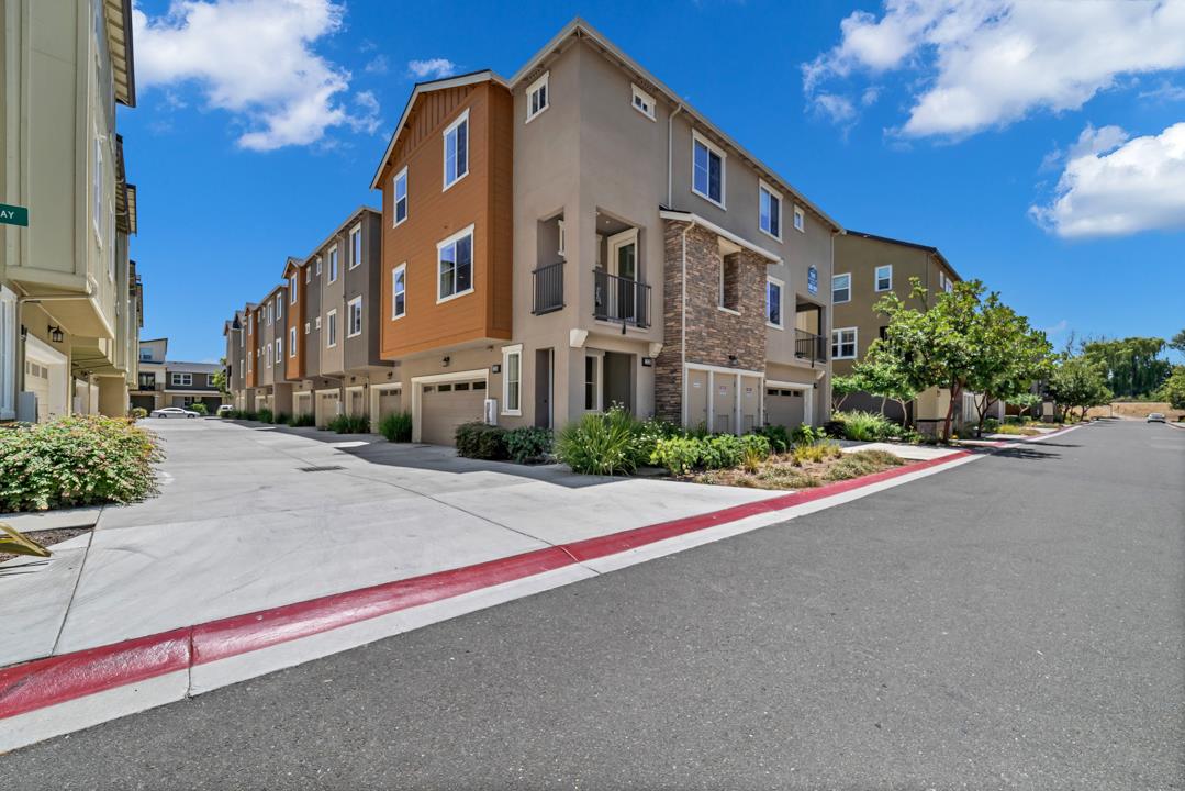 Detail Gallery Image 1 of 1 For 1216 Creekside Way, Milpitas,  CA 95035 - 3 Beds | 2/1 Baths