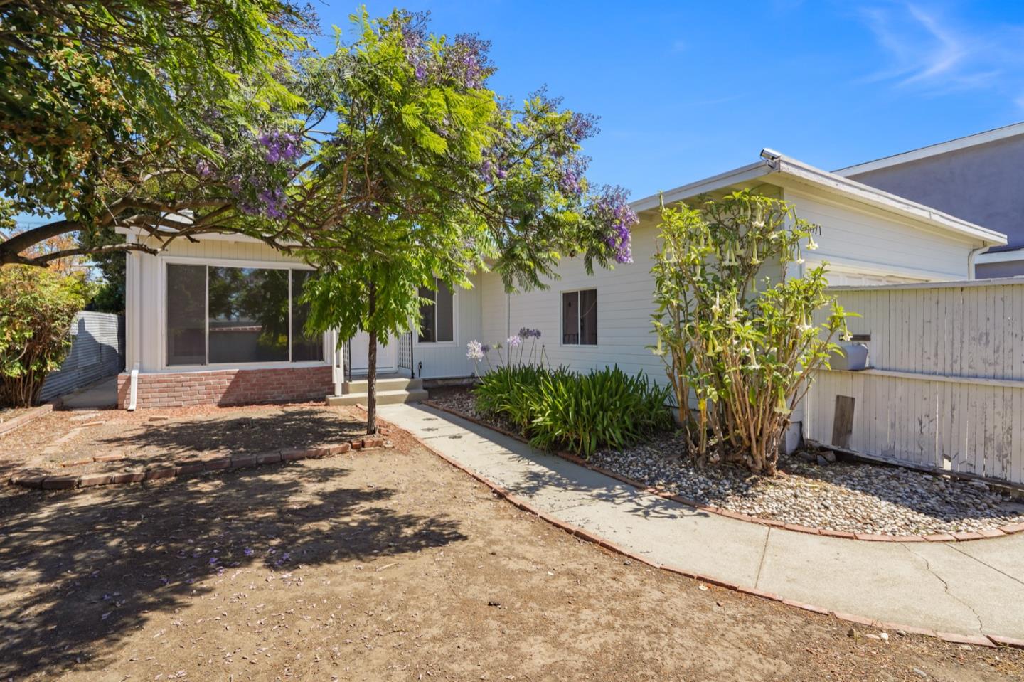 Detail Gallery Image 1 of 1 For 1711 Maxine Ave, San Mateo,  CA 94401 - 3 Beds | 2 Baths