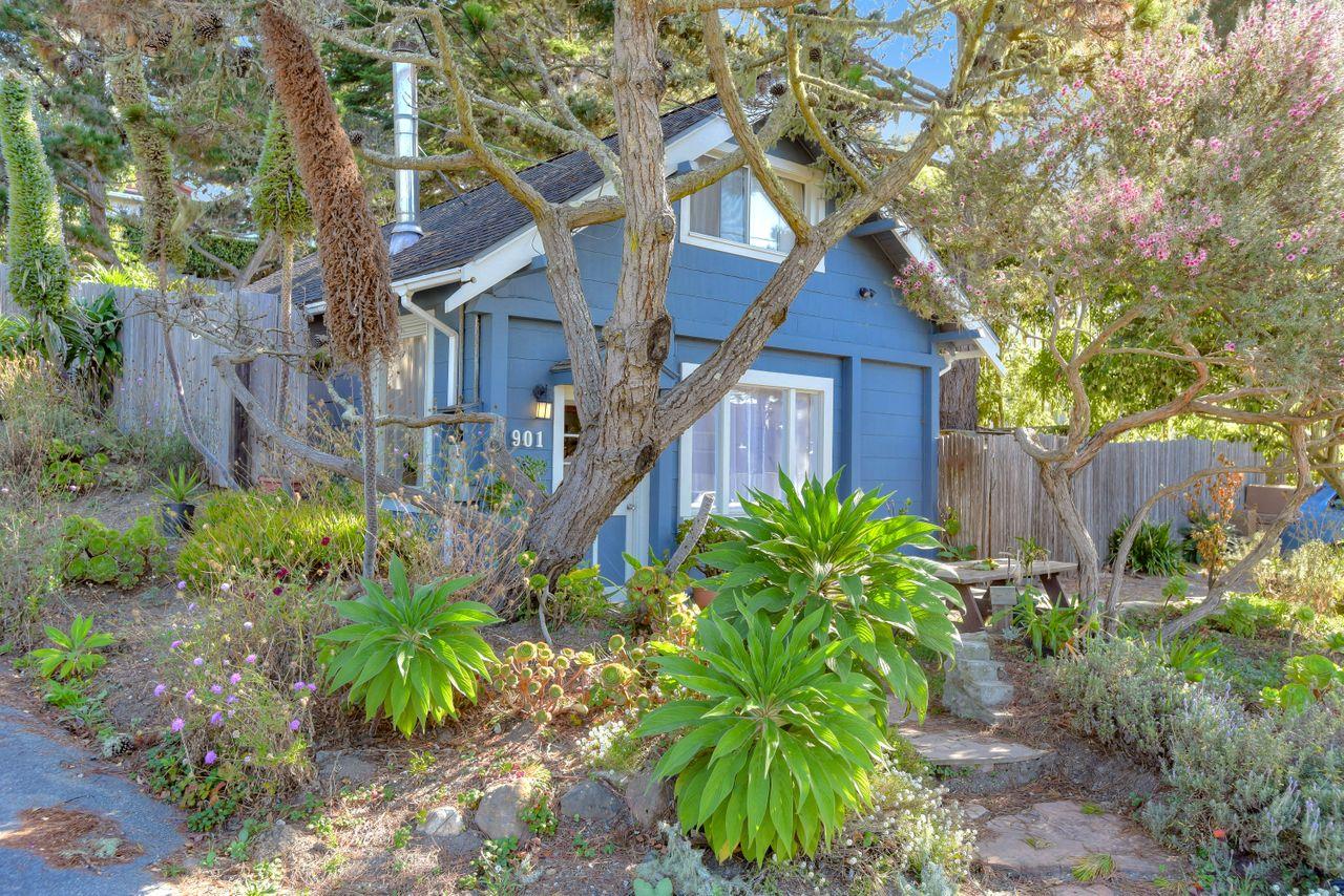 Detail Gallery Image 1 of 1 For 901 Etheldore St, Moss Beach,  CA 94038 - 2 Beds | 1 Baths