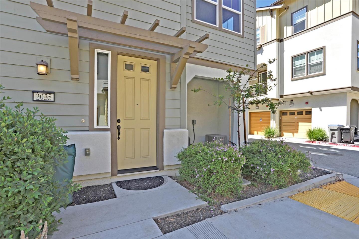 Detail Gallery Image 1 of 1 For 2035 Nola Ranch Way, San Jose,  CA 95133 - 3 Beds | 2/1 Baths