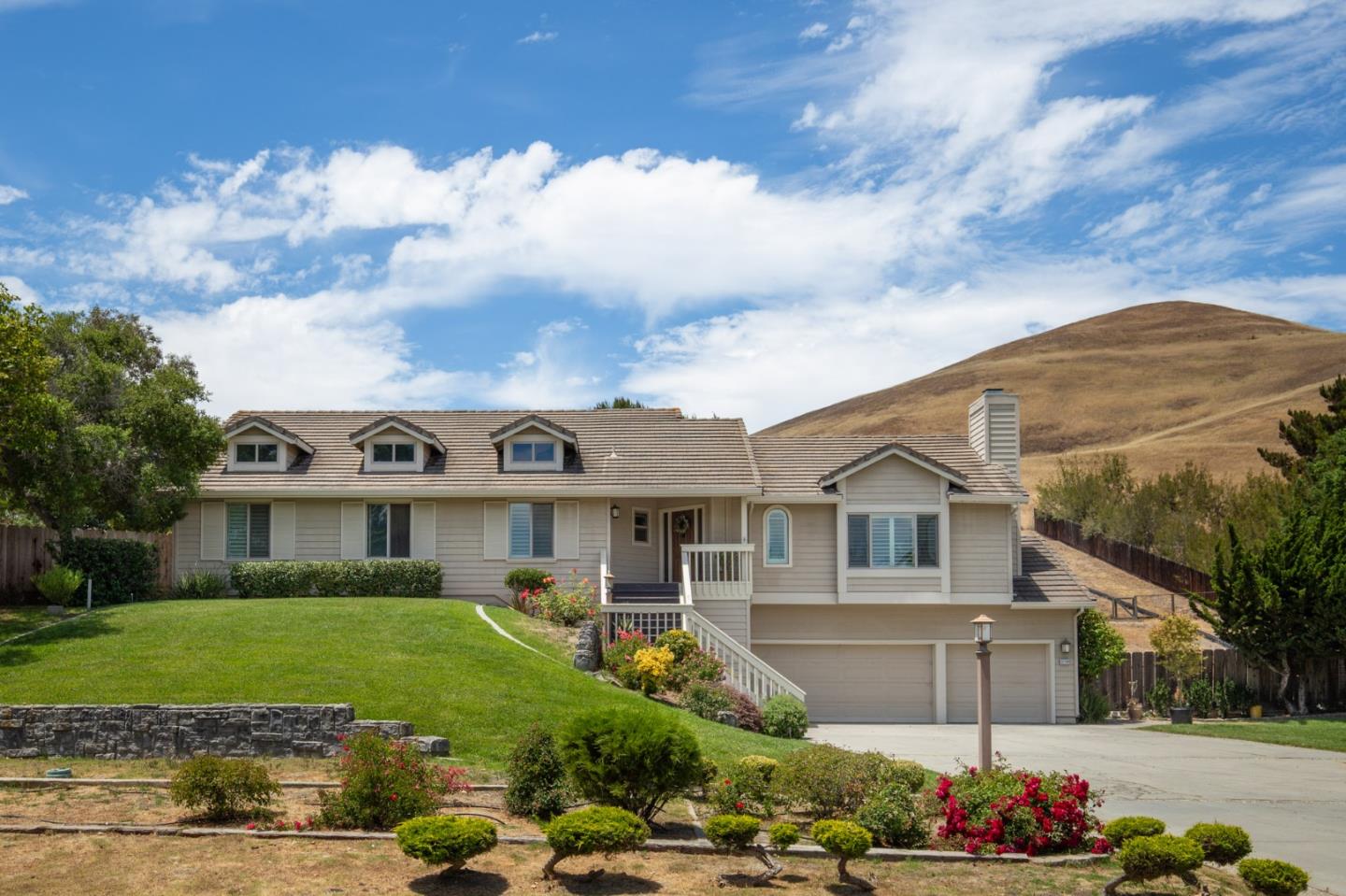 22180 Toro Hills Dr, Salinas, CA 93908 4 Beds 2/1 Baths (Sold