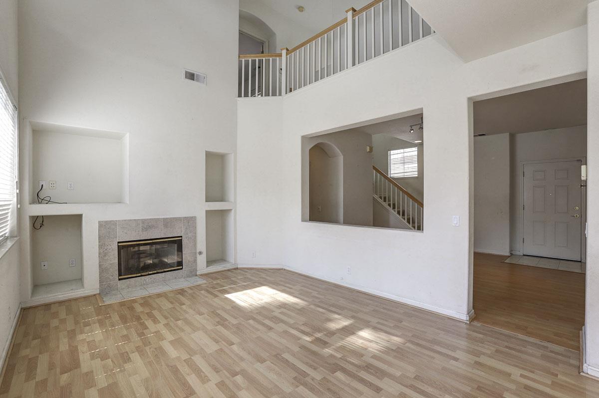 Detail Gallery Image 1 of 1 For 817 Fountain Palm Ct, San Jose,  CA 95133 - 4 Beds | 2/1 Baths