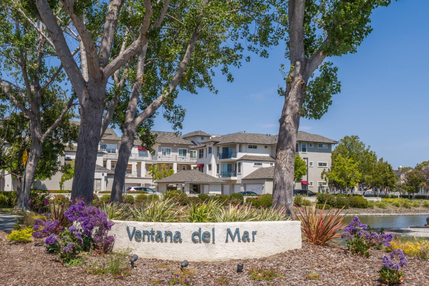 Detail Gallery Image 1 of 1 For 1000 Davit Ln #112,  Redwood Shores,  CA 94065 - 2 Beds | 2/1 Baths