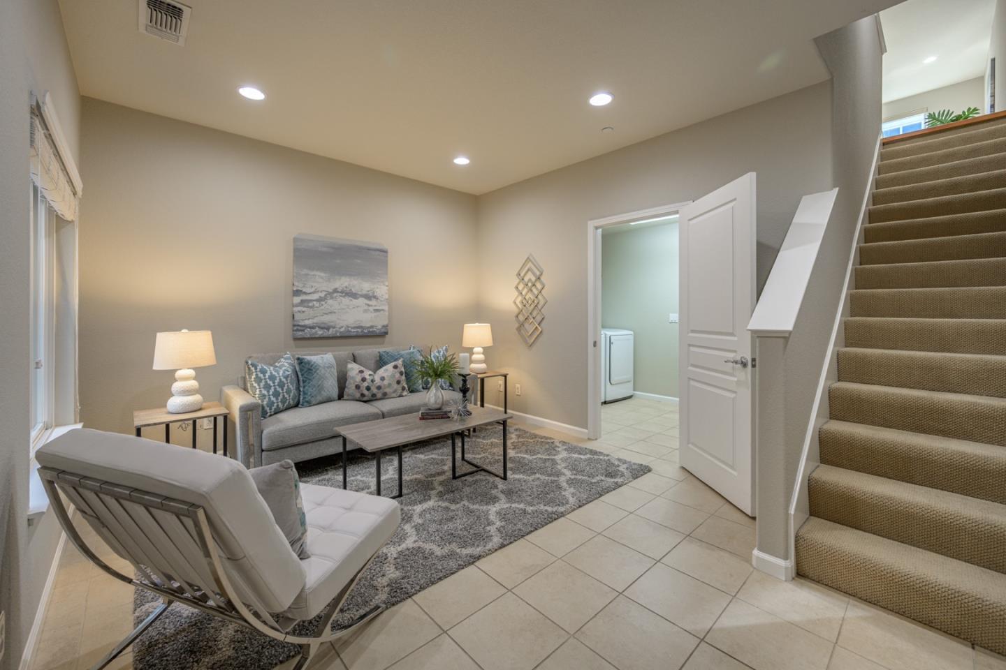 Detail Gallery Image 1 of 1 For 901 Rancho Pl, San Jose,  CA 95126 - 2 Beds | 2/1 Baths