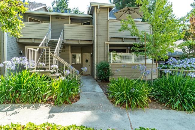 Detail Gallery Image 1 of 1 For 374 Shadow Run Dr, San Jose,  CA 95110 - 2 Beds | 2 Baths