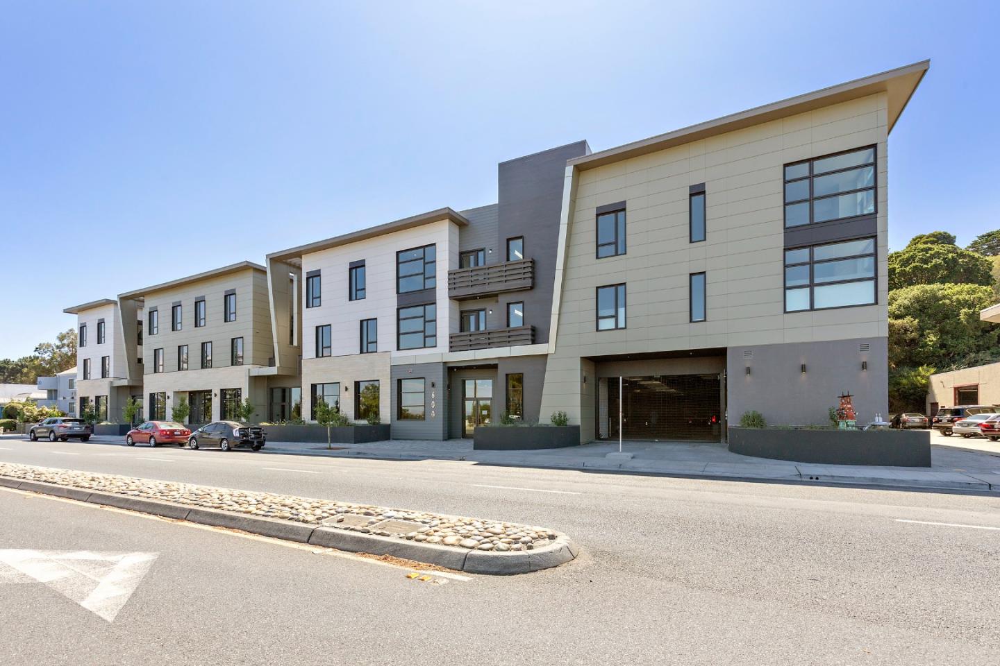 Detail Gallery Image 1 of 1 For 600 El Camino Real #203,  Belmont,  CA 94002 - 1 Beds | 1 Baths