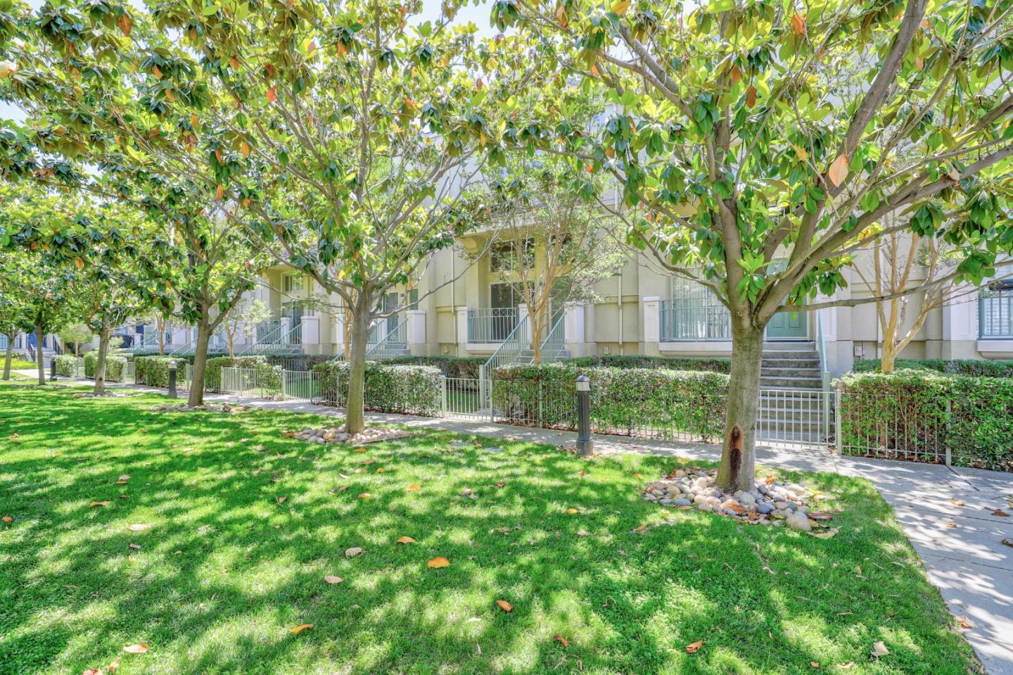 170 Owens Ct, Mountain View, CA 94043 2 Beds 2/1 Baths (Sold