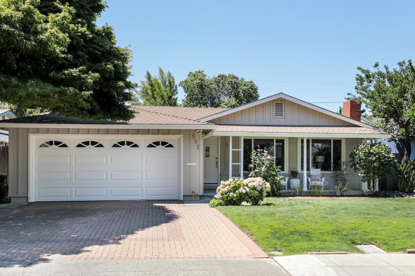 Detail Gallery Image 1 of 1 For 552 Leona Ln, Mountain View,  CA 94040 - 4 Beds | 2/1 Baths
