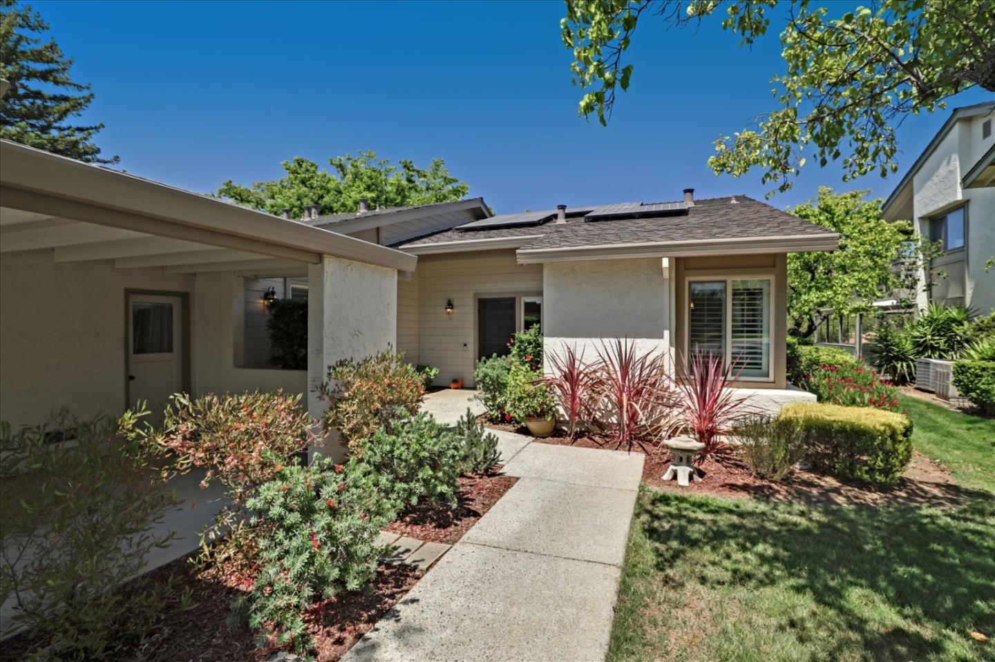 Detail Gallery Image 1 of 1 For 8506 Grenache Ct, San Jose,  CA 95135 - 2 Beds | 2 Baths