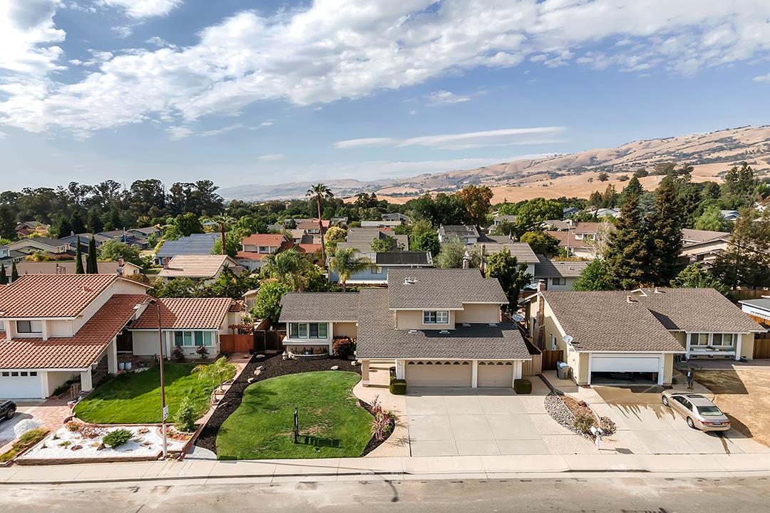 Detail Gallery Image 1 of 1 For 3021 Silver Estates, San Jose,  CA 95135 - 4 Beds | 3 Baths