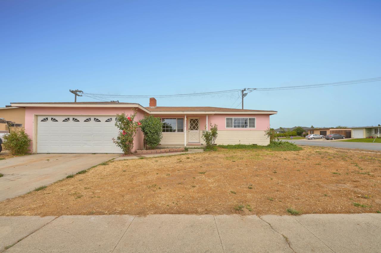 Detail Gallery Image 1 of 1 For 1195 Granada Ave, Salinas,  CA 93906 - 3 Beds | 1/1 Baths