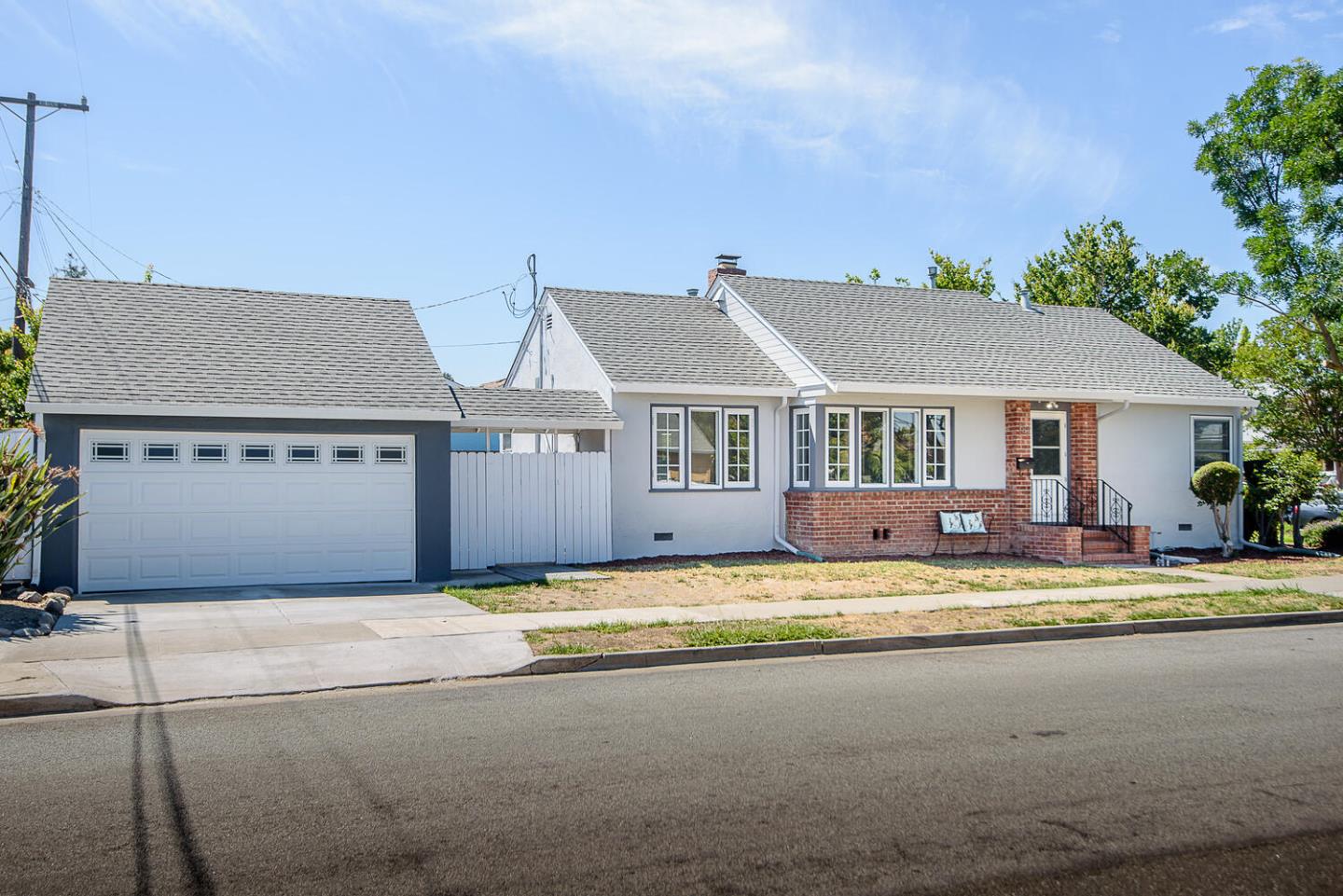 Detail Gallery Image 1 of 1 For 182 W Rosemary St, San Jose,  CA 95110 - 3 Beds | 1 Baths