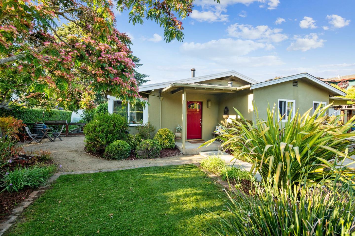 Detail Gallery Image 1 of 1 For 2199 Chanticleer Ln, Santa Cruz,  CA 95062 - 3 Beds | 2 Baths