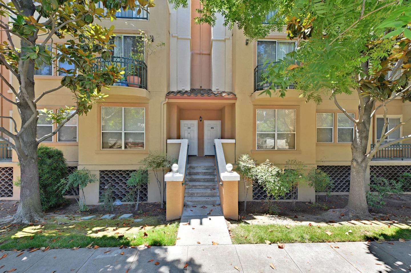 Detail Gallery Image 1 of 1 For 951 S 12th St #108,  San Jose,  CA 95112 - 2 Beds | 2 Baths