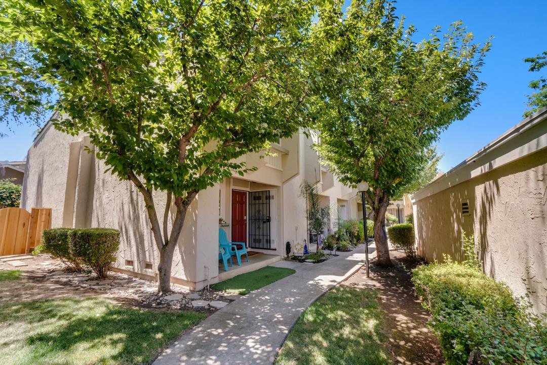 260 W Dunne Ave 14, Hill, CA 95037 2 Beds 1/1 Baths