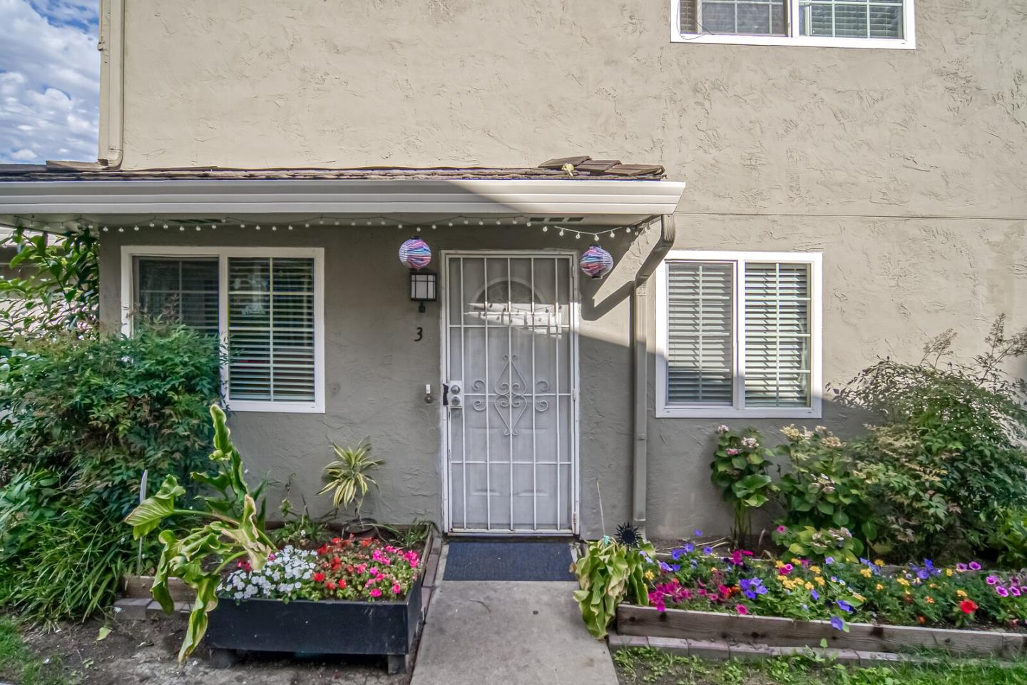 Detail Gallery Image 1 of 1 For 2486 Golzio Ct #3,  San Jose,  CA 95133 - 2 Beds | 1 Baths