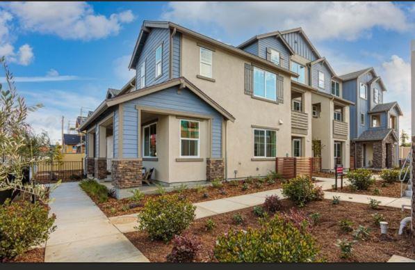 Detail Gallery Image 1 of 1 For 235 N N St #24,  Livermore,  CA 94551 - 4 Beds | 3/1 Baths