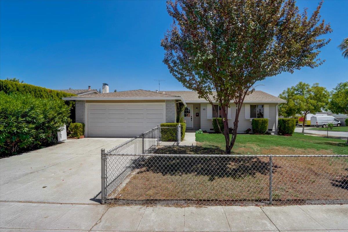 Detail Gallery Image 1 of 1 For 5798 Hillbright Cir, San Jose,  CA 95123 - 3 Beds | 2 Baths
