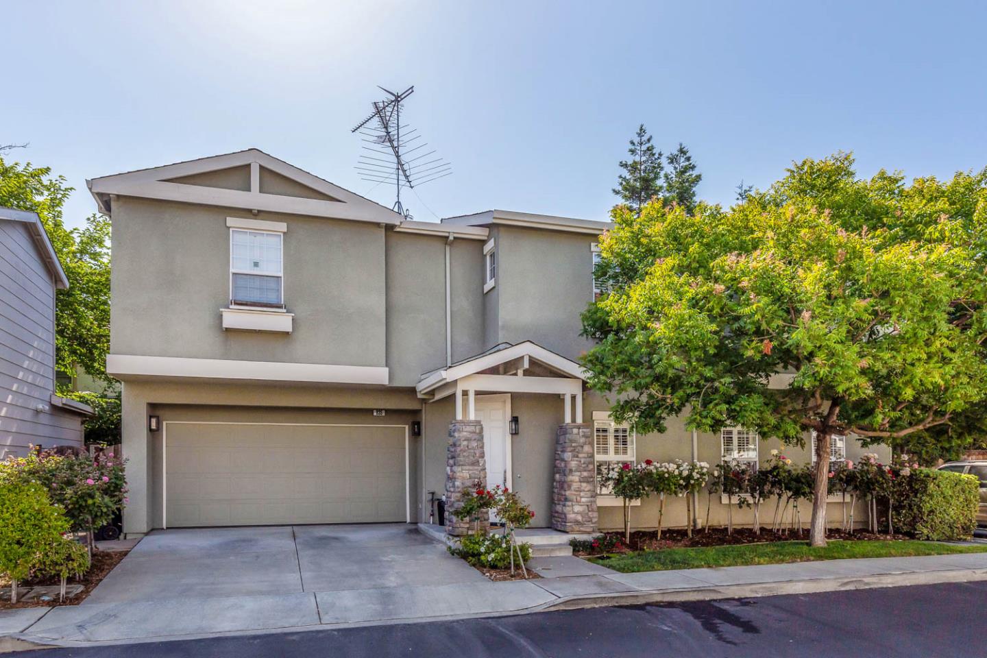 Detail Gallery Image 1 of 1 For 835 Sheila Ct, Mountain View,  CA 94043 - 3 Beds | 2/1 Baths