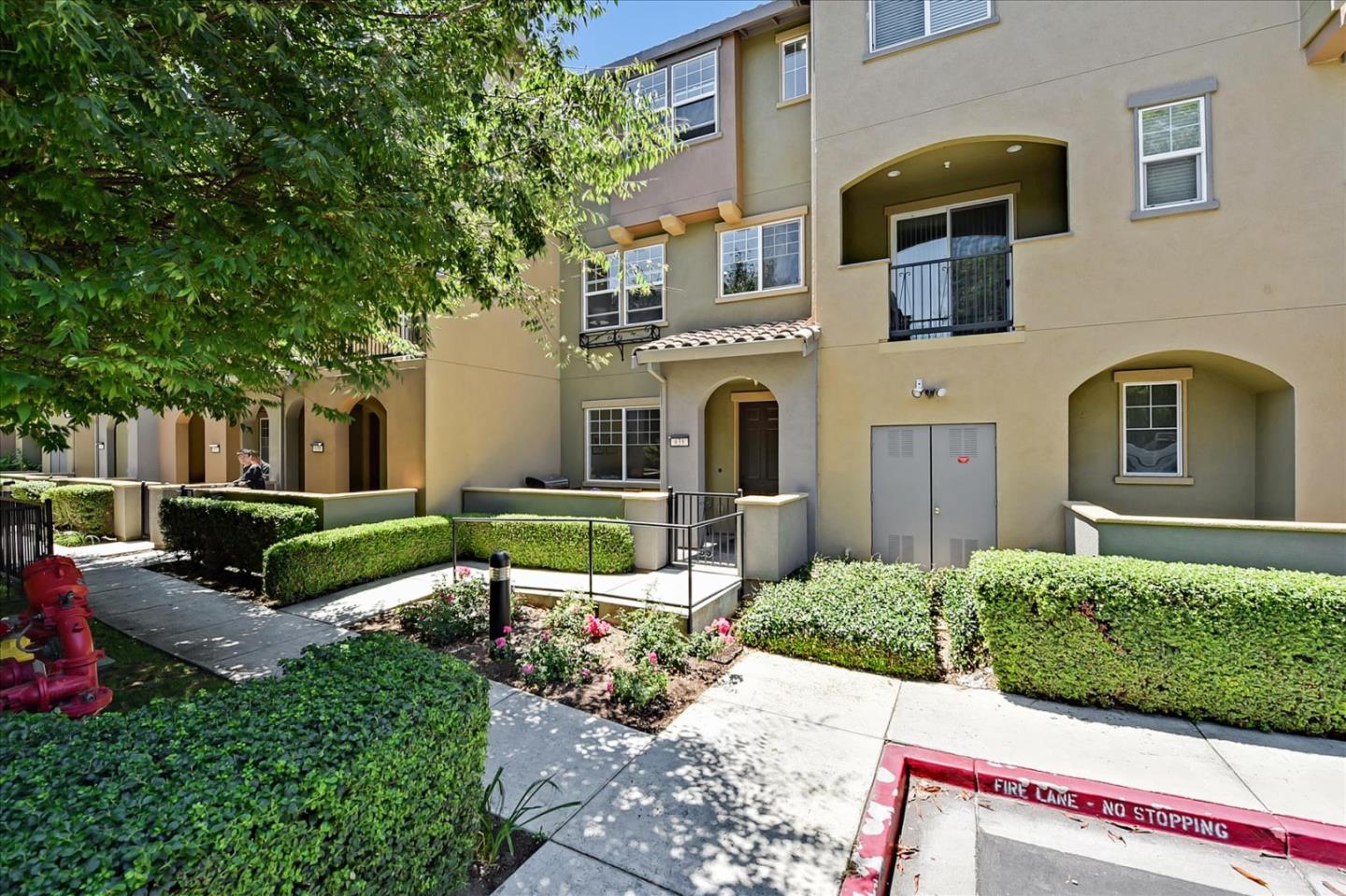 Detail Gallery Image 1 of 1 For 638 Almaden Walk Loop, San Jose,  CA 95125 - 3 Beds | 3/1 Baths