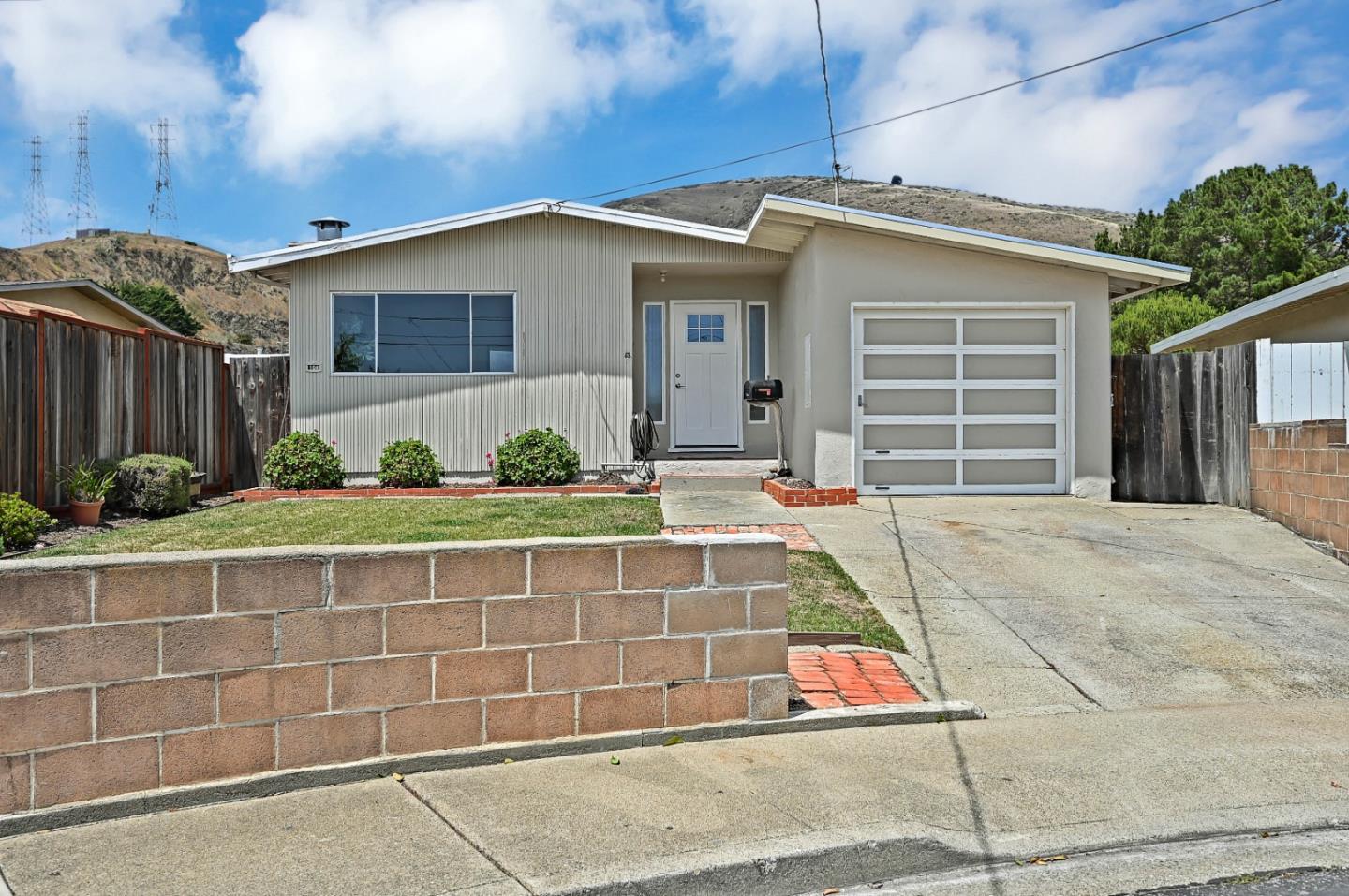Detail Gallery Image 1 of 1 For 104 Pecks Ln, South San Francisco,  CA 94080 - 3 Beds | 2 Baths