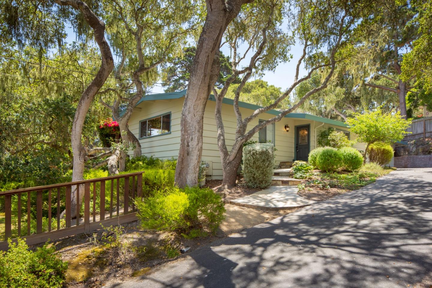 19 Loma Vista Pl, Monterey, CA 93940 3 Beds 2 Baths (Sold
